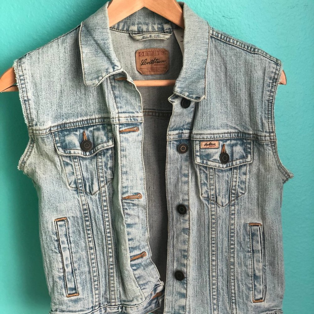 No sleeve denim jacket